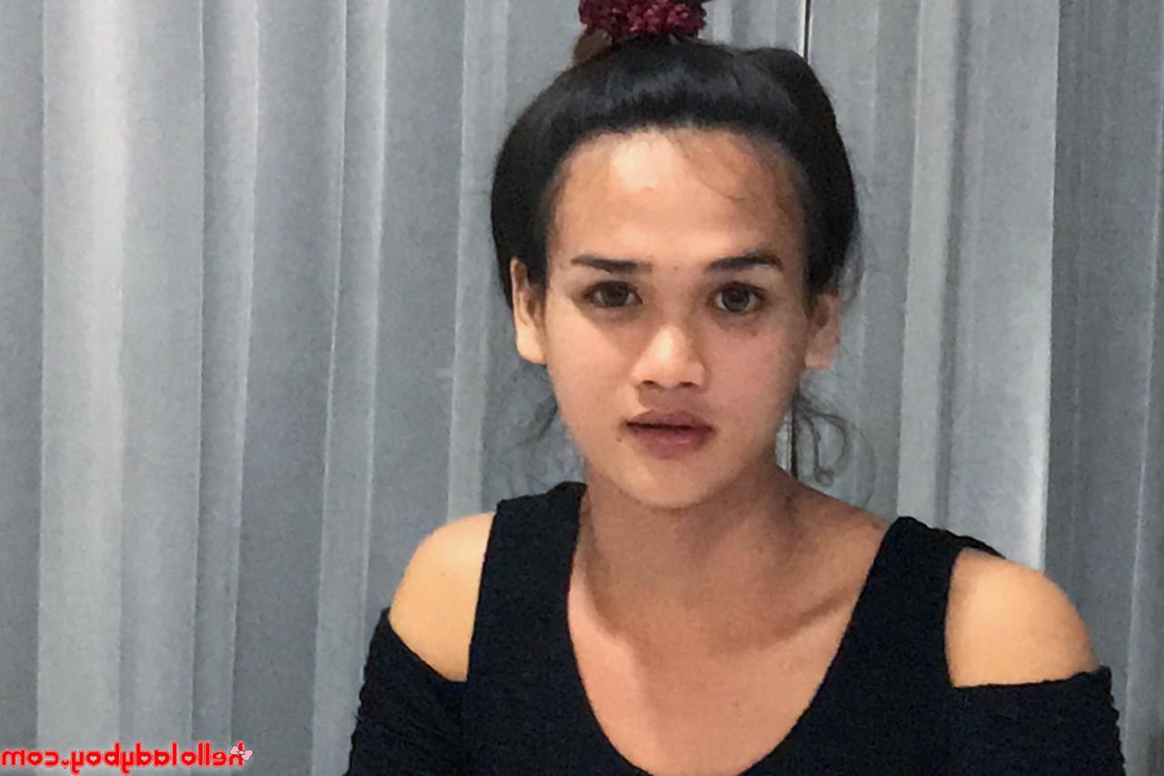 18P Bonita transexual asiática hace una mamada en POV después de provocar con un sexy vestido negro