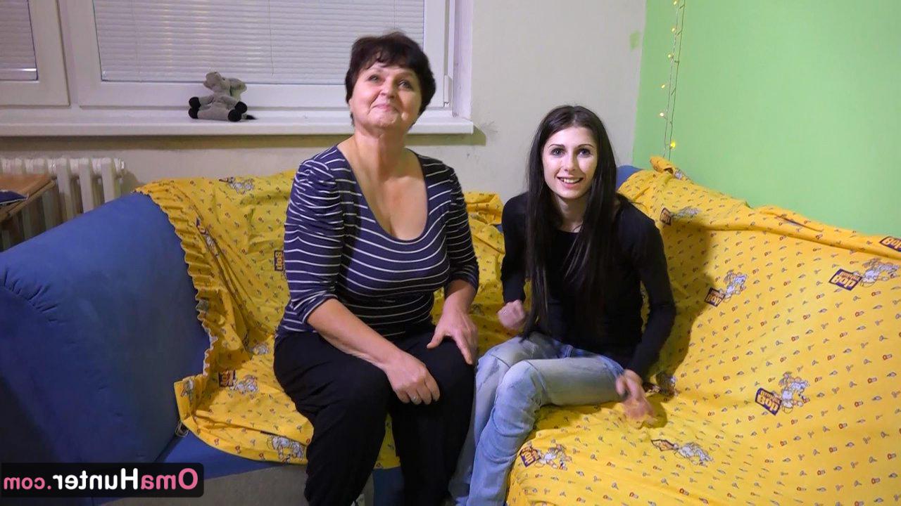 16P Mulheres idosas e jovens participam de atos sexuais heterossexuais e lésbicos