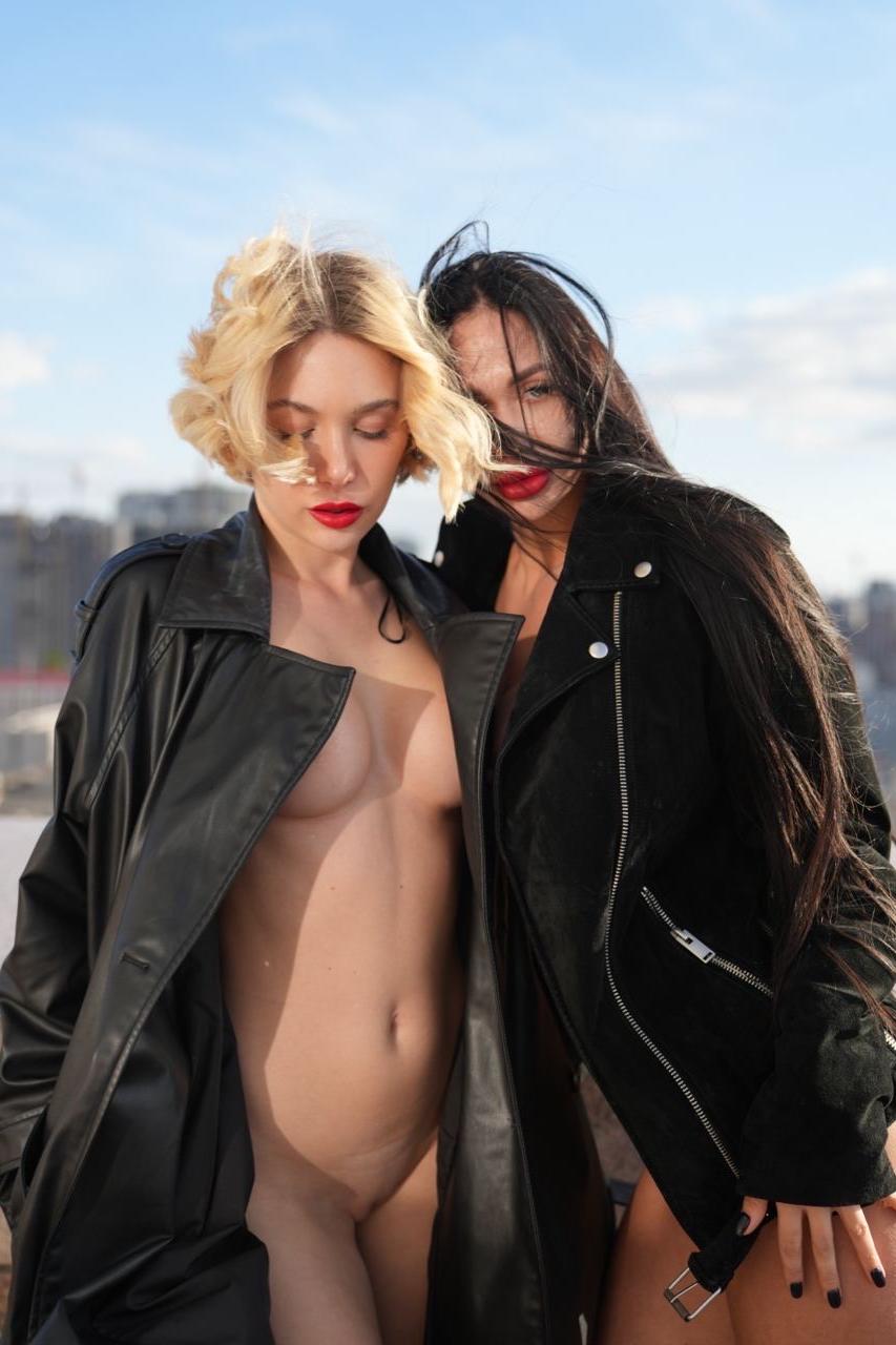 20P Lésbica OnlyFans cam babe mostra seus peitos grandes em uma provocação quente com sua namorada sexy