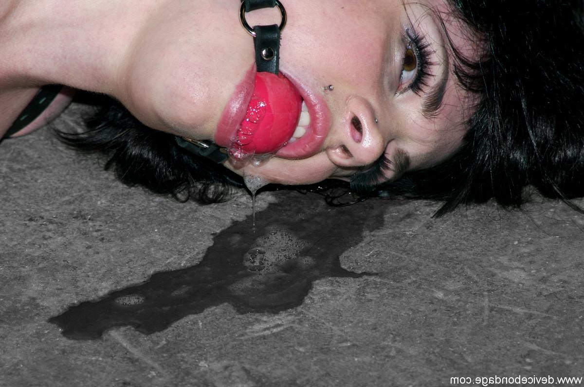 20P Sweet Devaun and Andy San Dimas get tied up and toyed in a basement