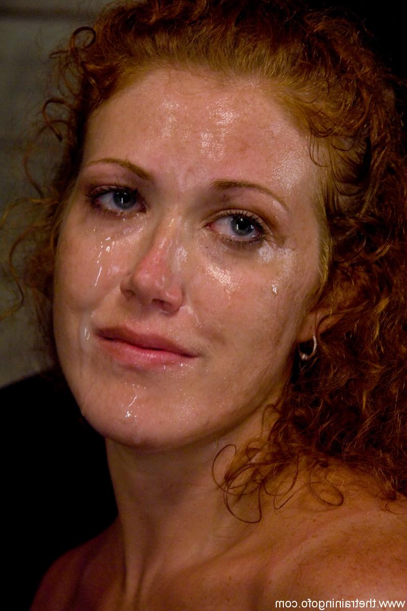 20P La pelirroja desnuda Sabrina Fox hace mamada y recibe un facial en bondage con cuerdas