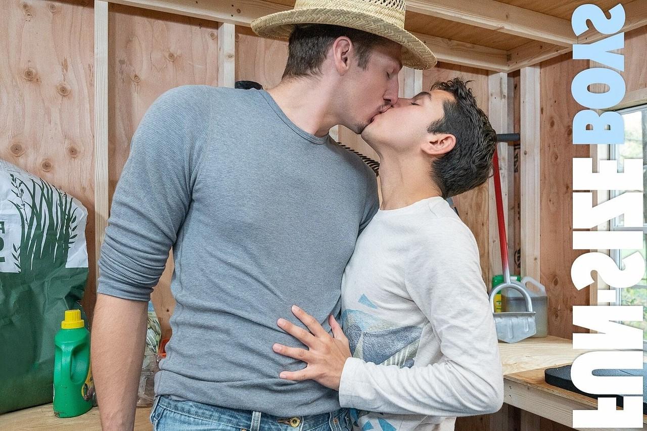 20P イケメンのダミアンは裕福なゲイとのハードコアアナルセックスを楽しむ
