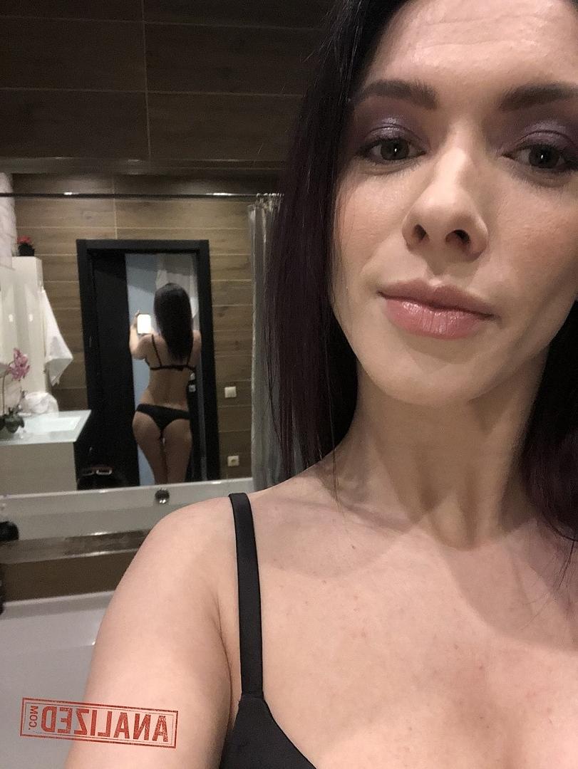 20P Las seductoras amalia y margarita muestran sus culos curvilíneos y sus hermosos pechos