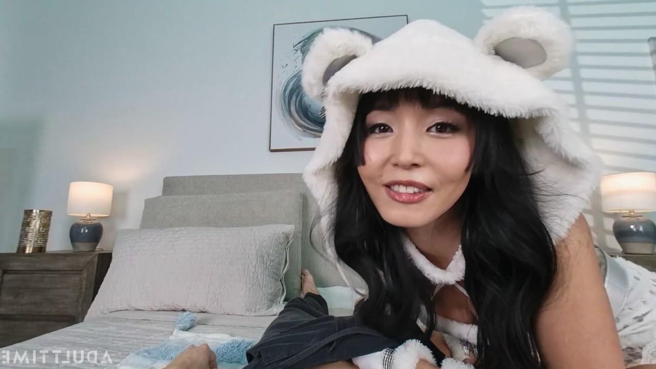 20P Hot Japanese MILF Marica Hase showing her sex skills in great VR action