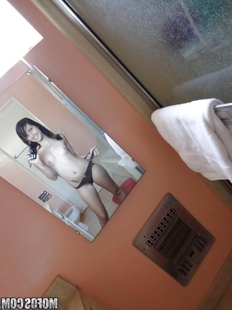 16P As garotas amadoras Tweety e Maryjane tiram fotos nuas no banho