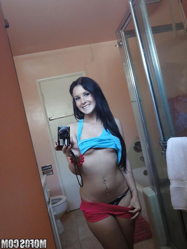 16P As garotas amadoras Tweety e Maryjane tiram fotos nuas no banho