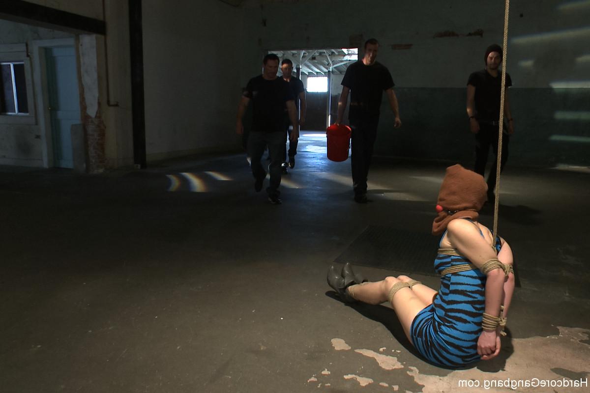 20P Hardcore Gangbang Poeira Astral, Bill Bailey, John Strong, Jordan Ash, Sasha Knox,