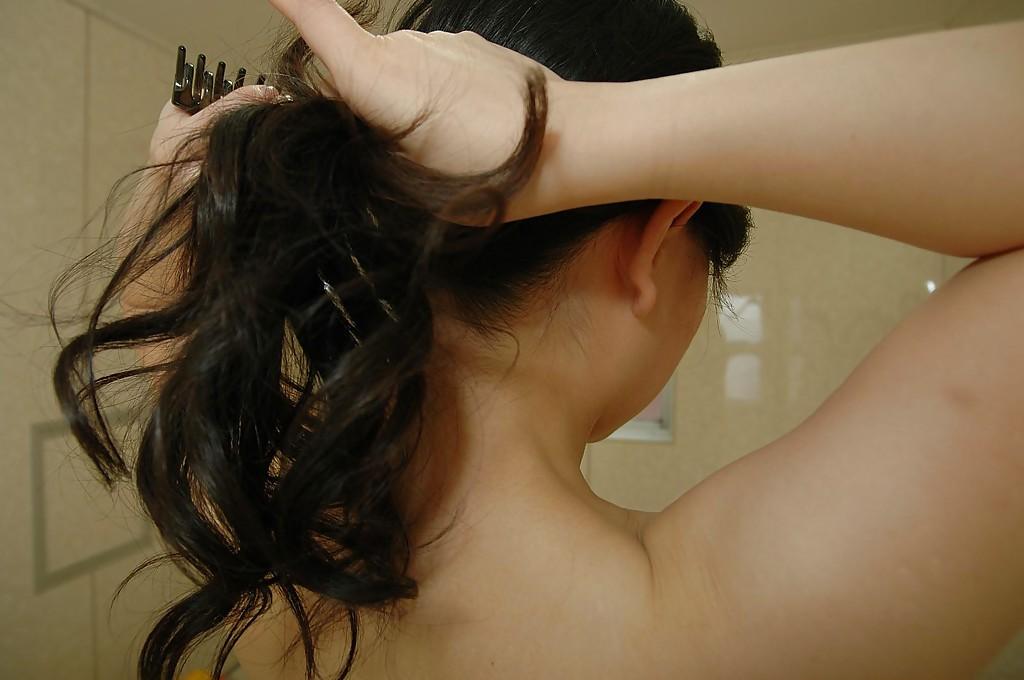 16P シャワーを浴びるトリミングされたクーターと誘惑するアジア人熟女関根正美