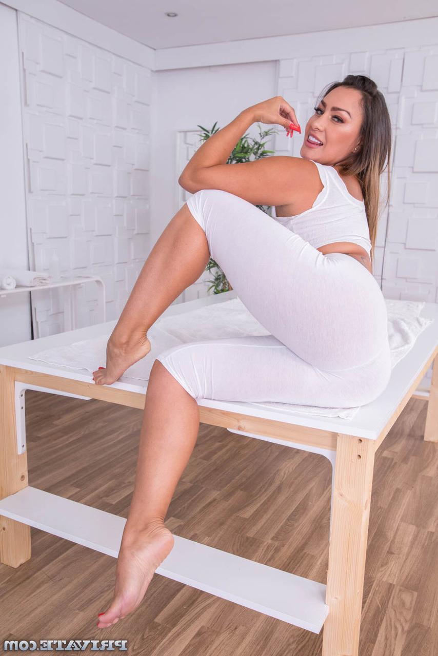 20P Colombian masseuse La Paisita gives a titjob and gets her big ass fucked