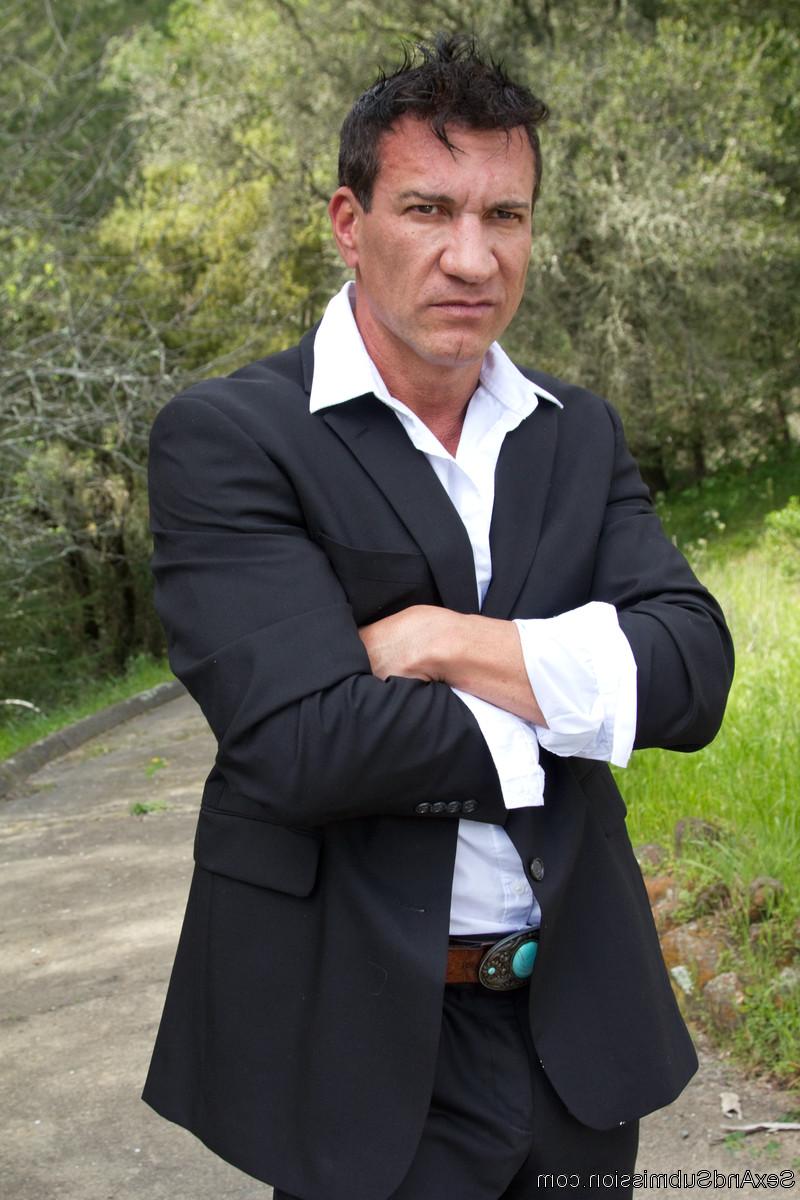 20P A loira peituda Angel Allwood é amarrada e fodida rudemente por Marco Banderas