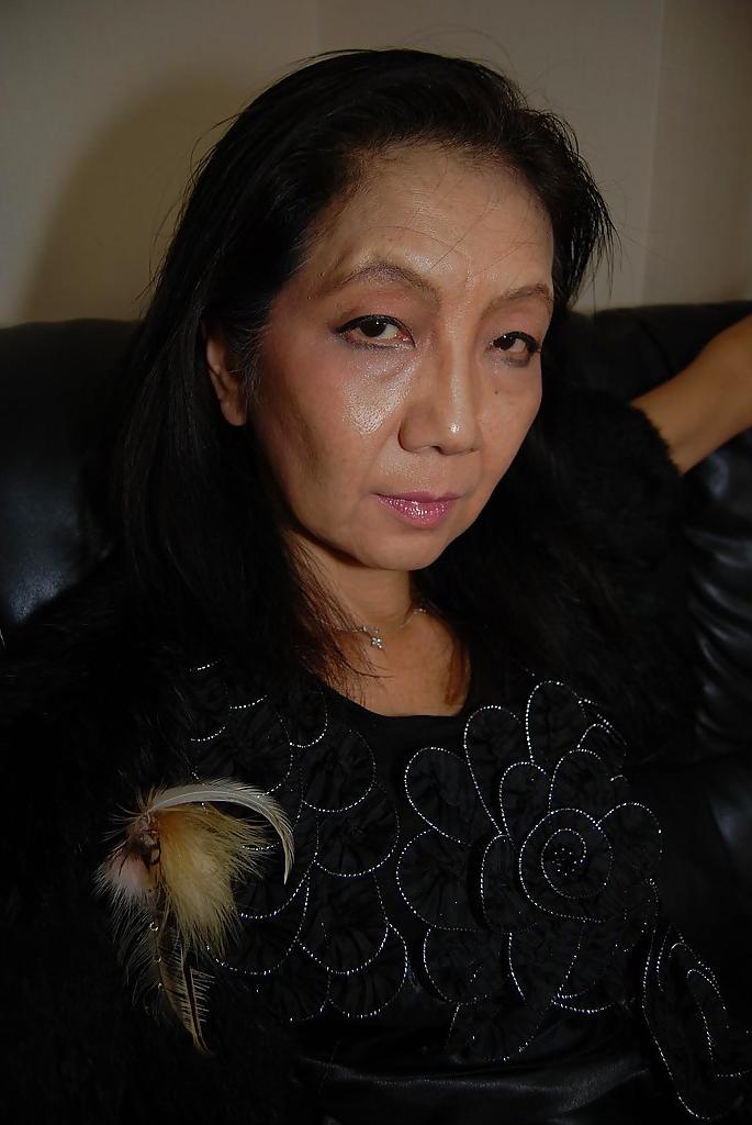 16P Pretty mature slut with hard nipples Setsuko hardcore masturbating
