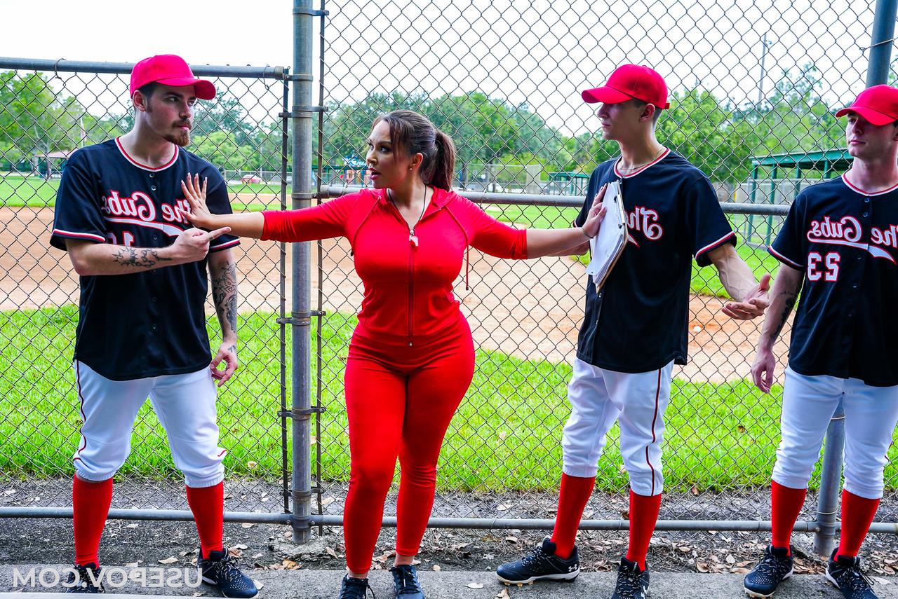 20P MILF with big tits & ass Callie Brooks seduces & screws a baseball player
