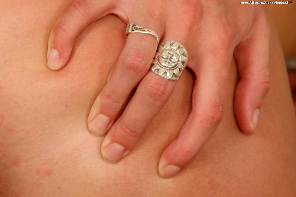16P Amadora loira de mente suja descobrindo lentamente suas curvas fodíveis