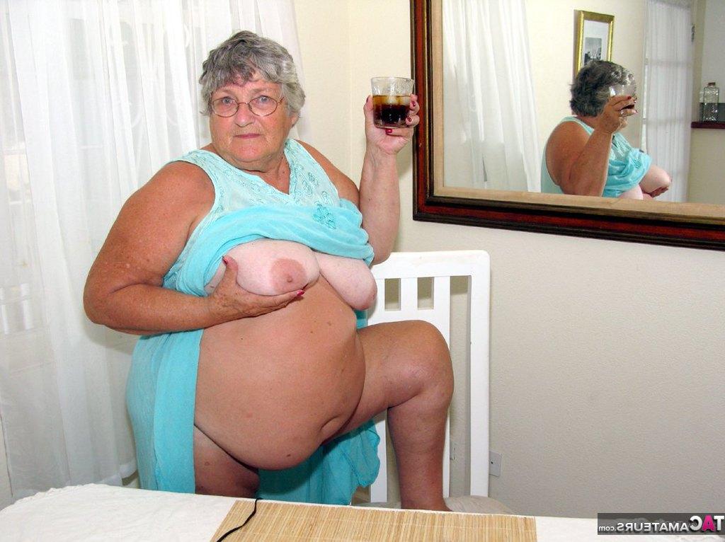20P Vovó amadora obesa Libby descobre seu corpo bronzeado depois de um sexo por telefone