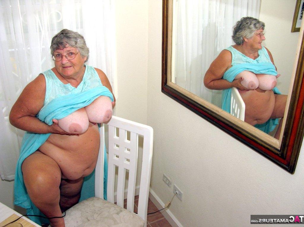 20P Vovó amadora obesa Libby descobre seu corpo bronzeado depois de um sexo por telefone