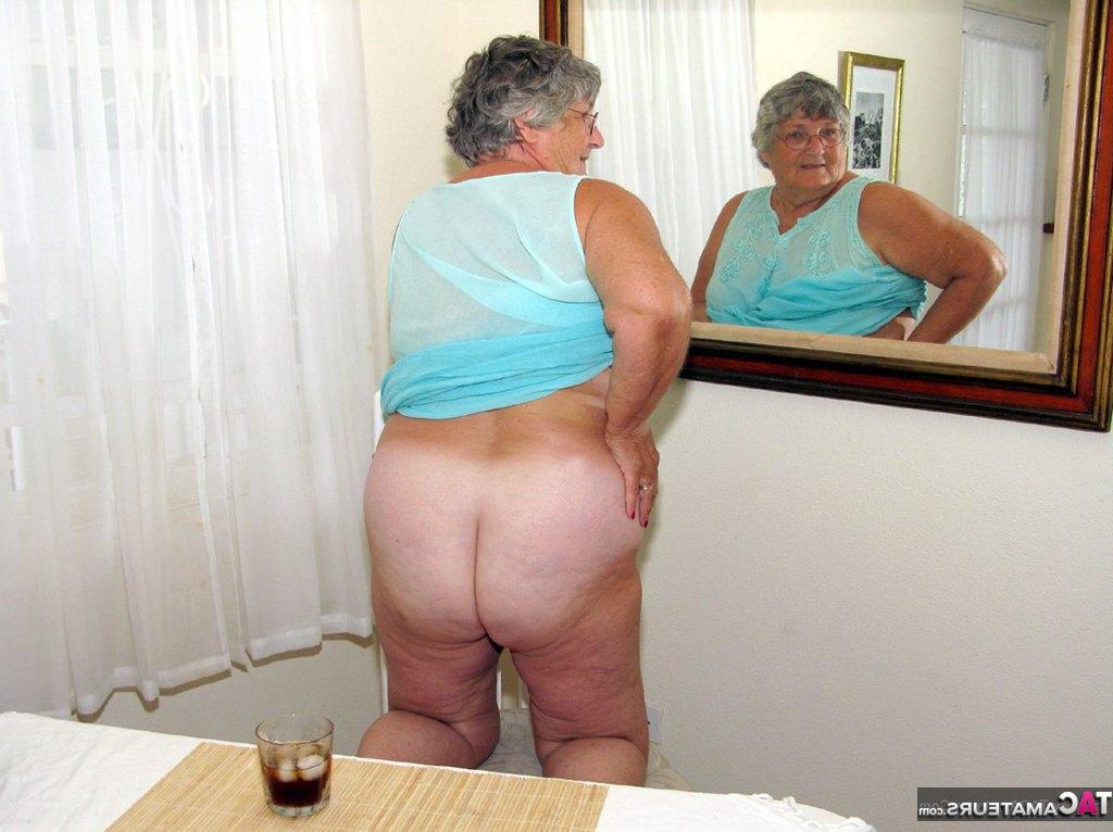 20P Vovó amadora obesa Libby descobre seu corpo bronzeado depois de um sexo por telefone