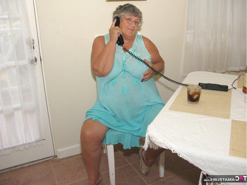 20P Vovó amadora obesa Libby descobre seu corpo bronzeado depois de um sexo por telefone