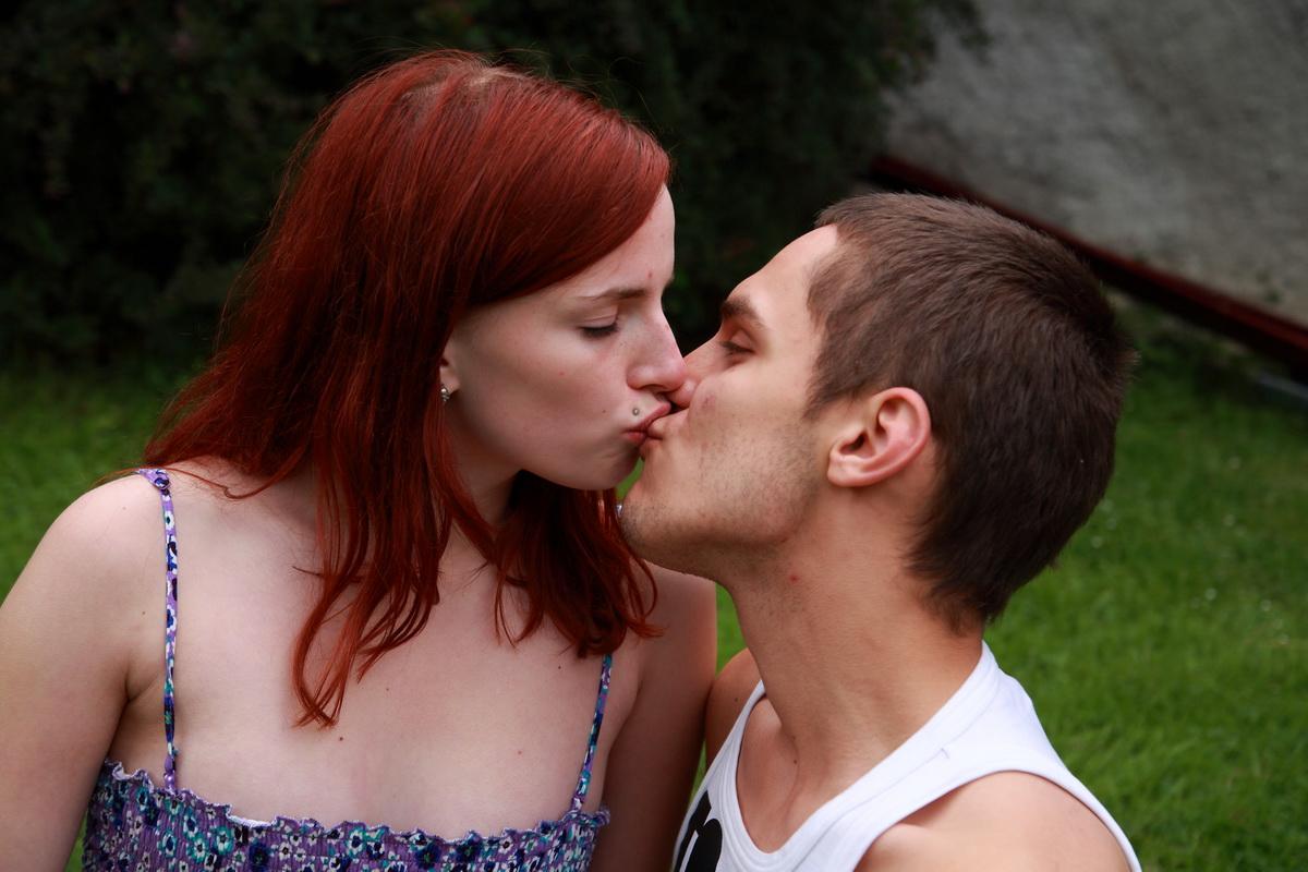 15P Redheaded teen has sexual intercourse with her boyfriend on the back lawn