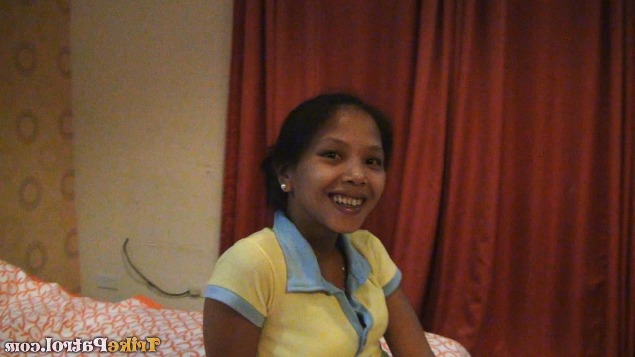 20P Sexy filipina Danica Dizon tira a roupa e fode no quarto de hotel