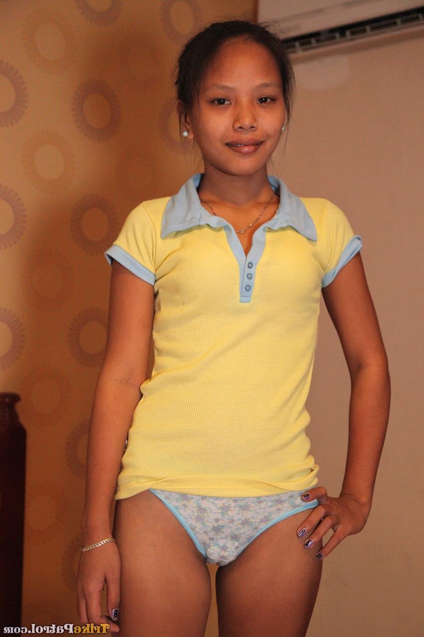 20P Sexy filipina Danica Dizon tira a roupa e fode no quarto de hotel