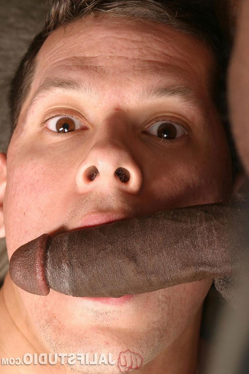 20P Die kaukasische Schönheit JD Daniels wird von dem schwarzen, schwulen Latino Daniel Diaz in den Arsch gefickt