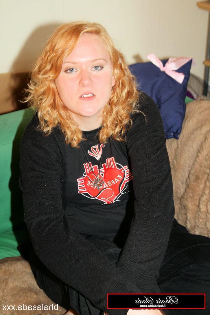 15P Chubby amateur MILF Bhala Sada posing in her black outfit on the bed