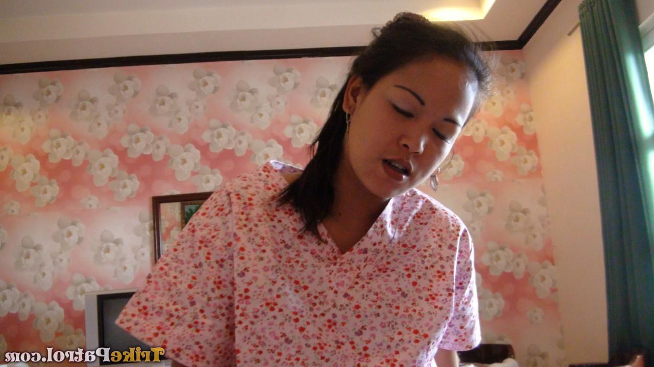 20P Mitch Jardeleza, bonne femme de ménage philippine, suce et baise dans une chambre d'hôtel.