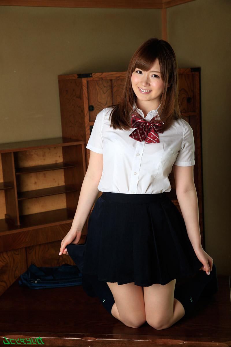 19P Japanese hottie Yui Nishikawa gets surrounded and fucked by three horny men