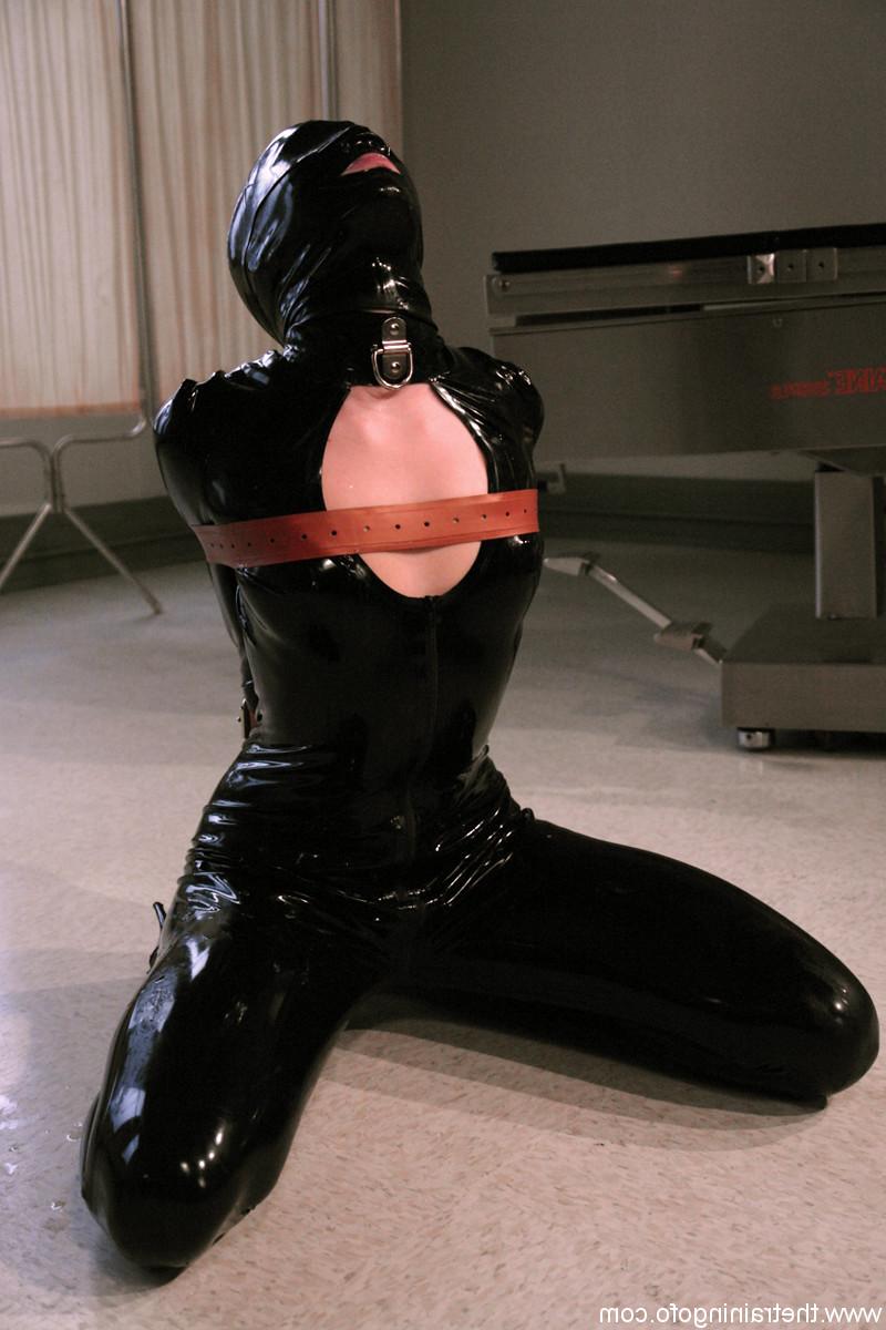 20P Bound latex-clad female slave Sarah Jane Ceylon gets her pussy & mouth dicked