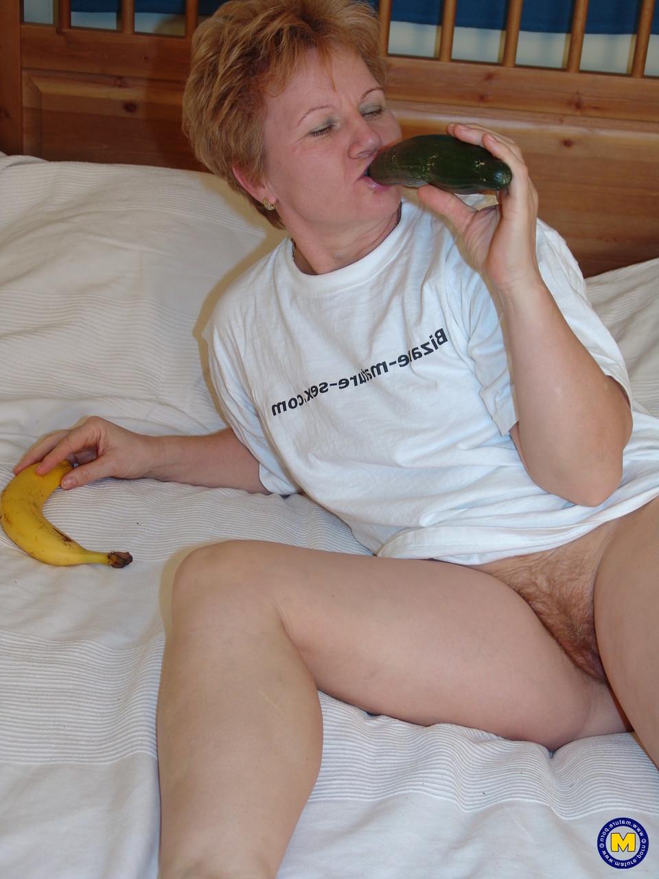 20P Granny with a big booty Rozalia masturbates with a ripe banana on her bed