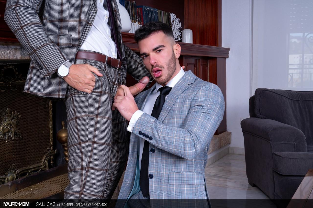 20P O detetive Donato Reyes e o gay gostoso Pol Prince se fodem hardcore