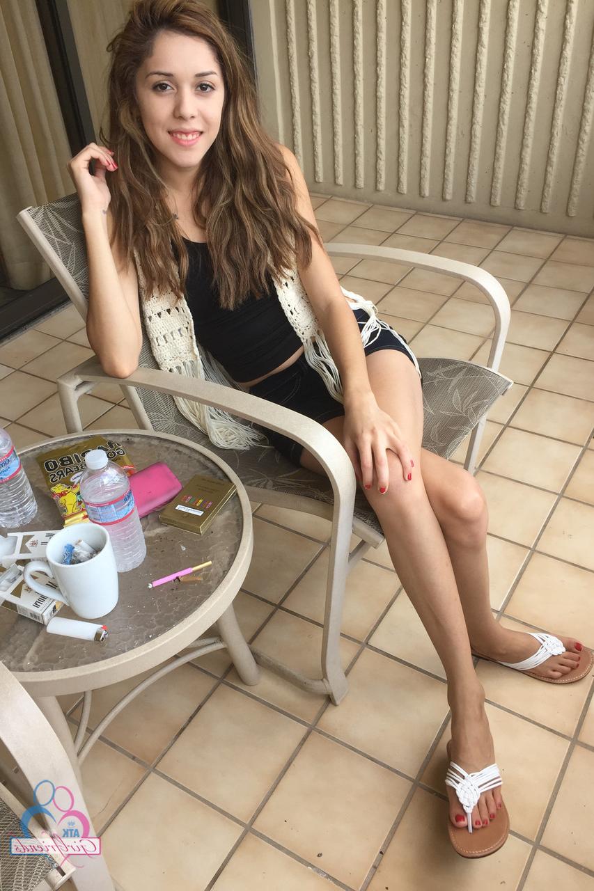 15P Girlfriend Kristina Bell poses & spreads her muff in her amateur compilation