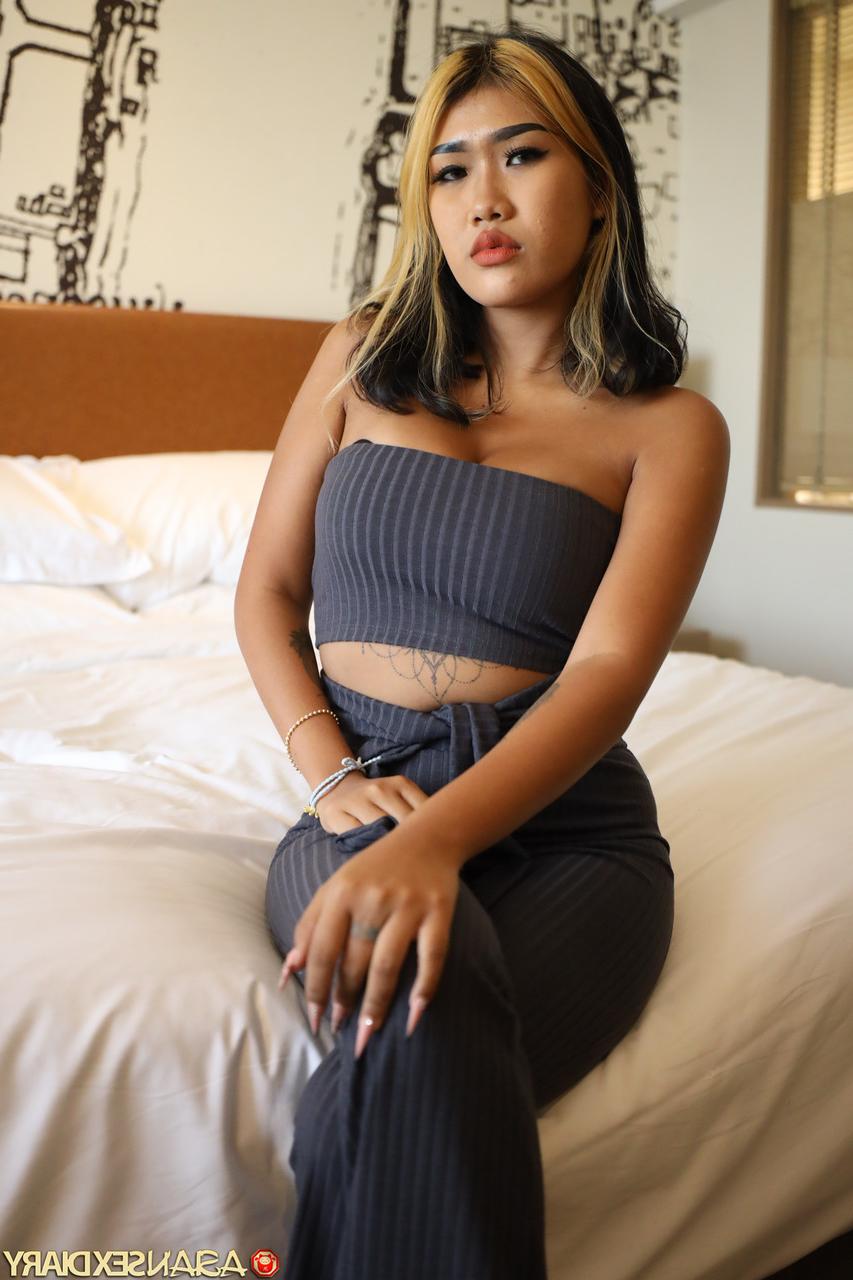 20P Asian babe with a big booty Lee enjoys some POV sex & shows off her tattoos
