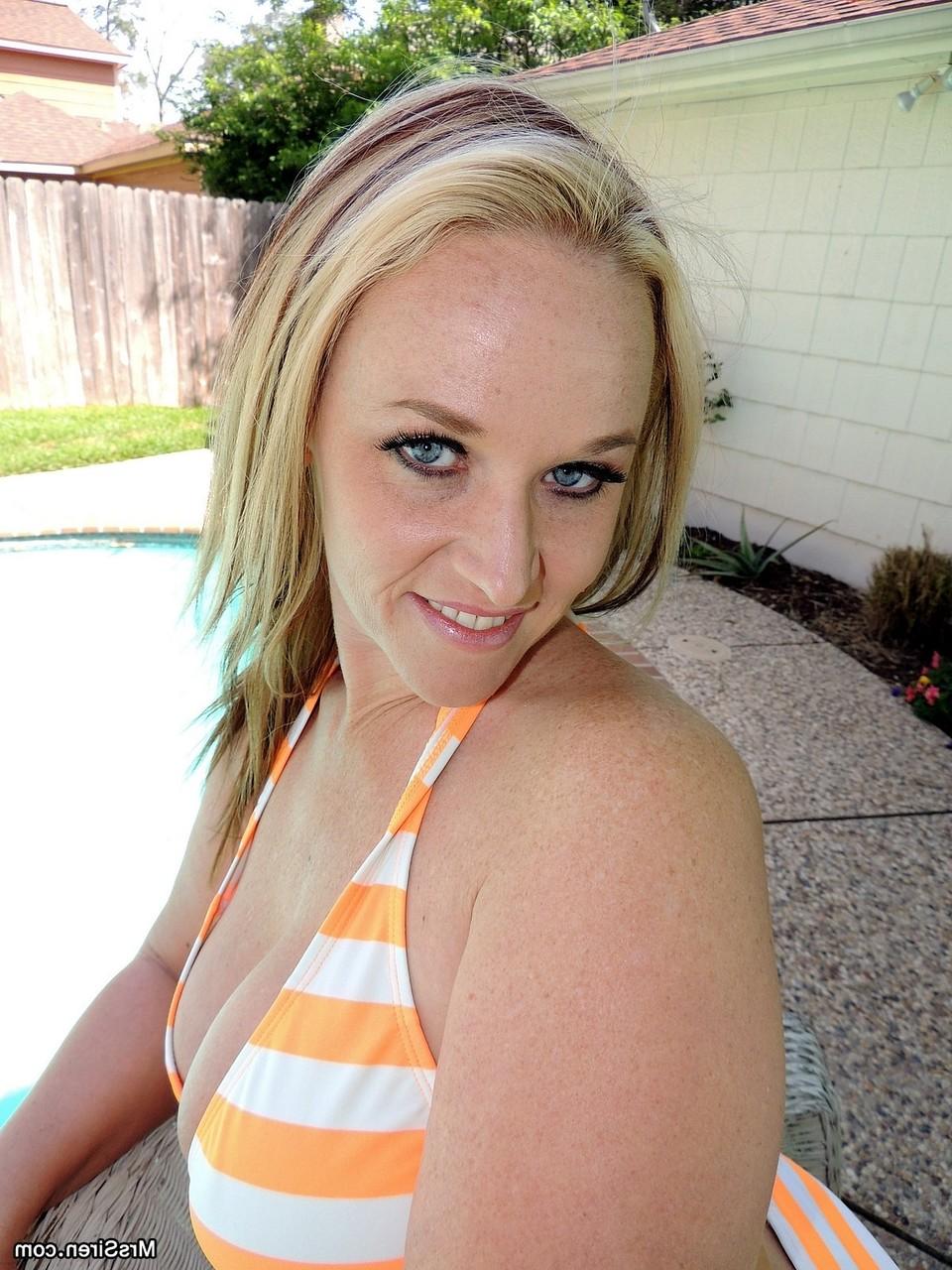 20P MILF fatty Dee Siren smokes & flaunts her big ass in a bikini by the pool