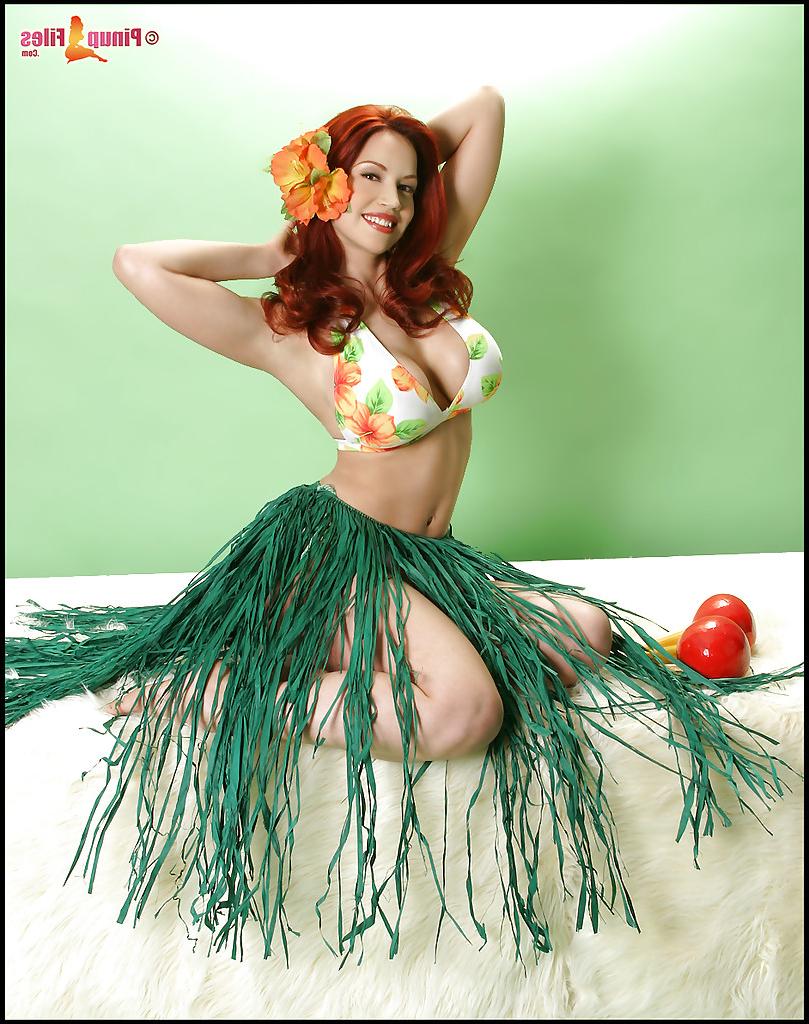 16P Big titted redhead babe in bikini shows her hot boobs