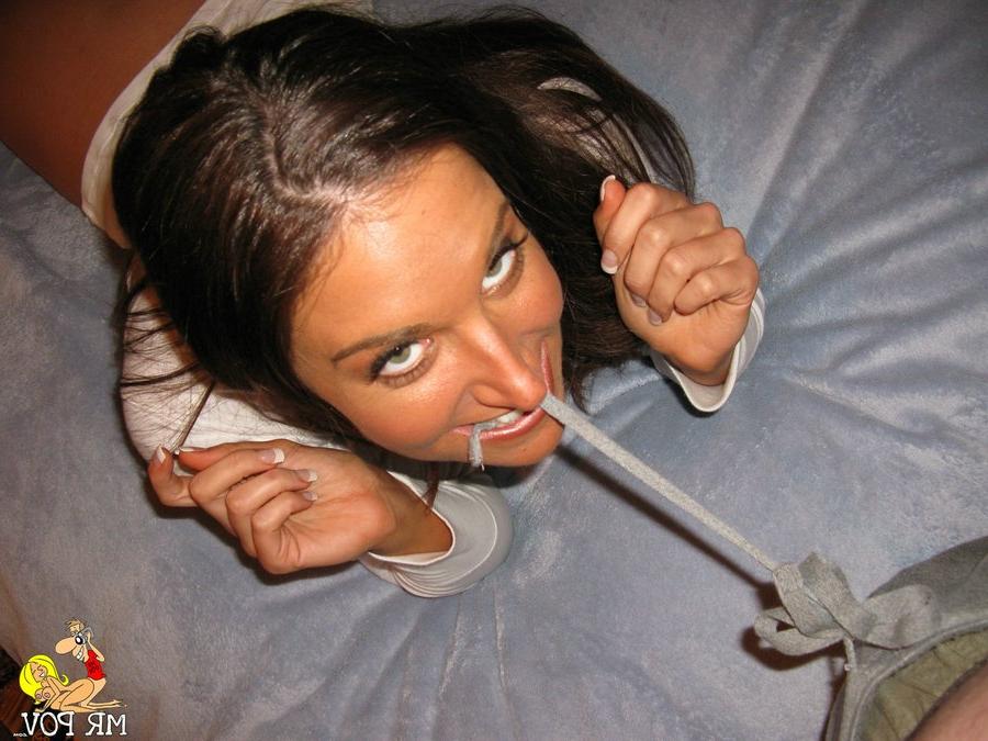 15P Morena MILF Jayma Reed masturba sua buceta raspada antes de uma foda POV