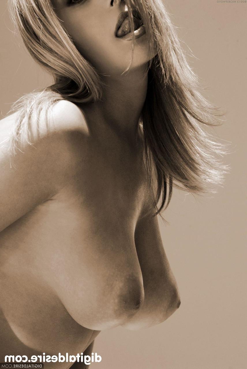 20P Désir numérique Ginger Jolie