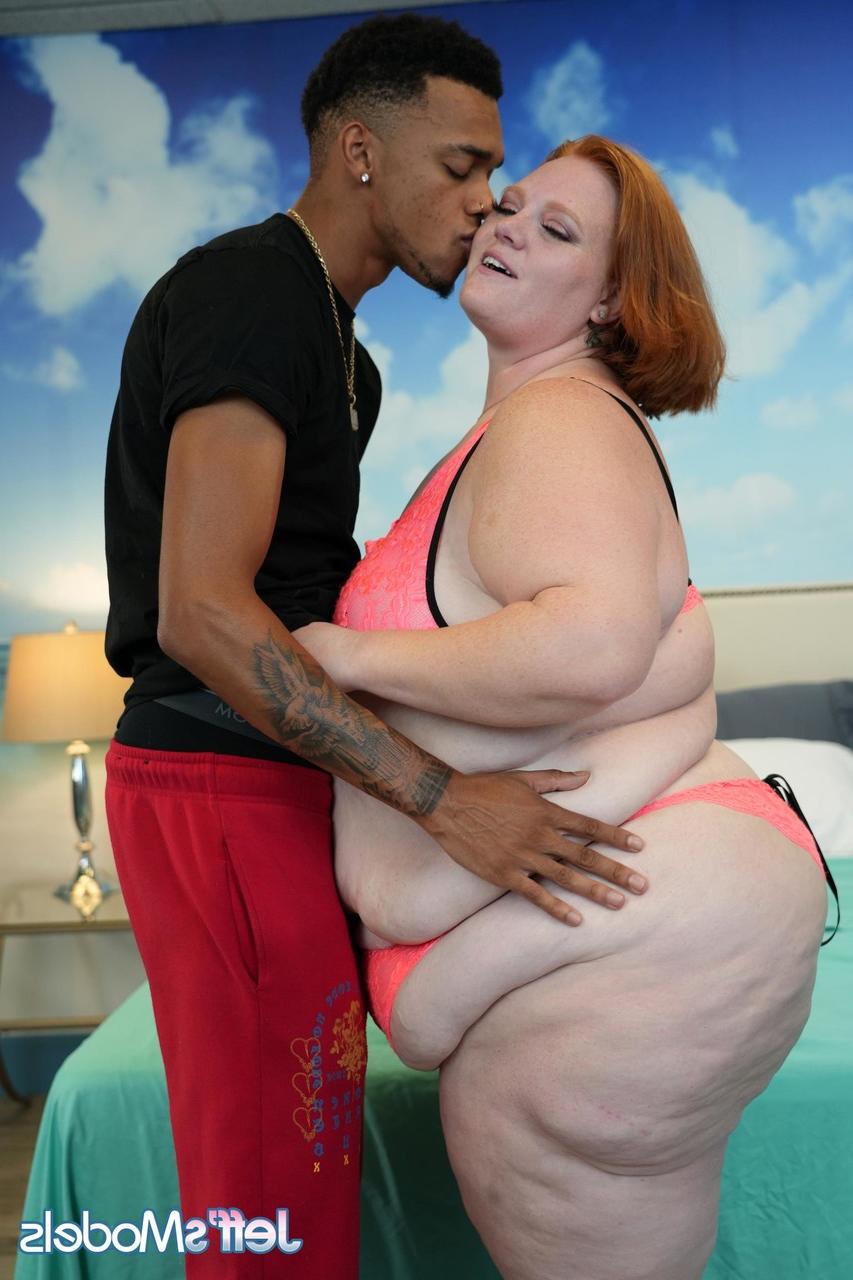 20P SSBBW Julie Ginger enjoys a BBC in various positions & takes a cumshot