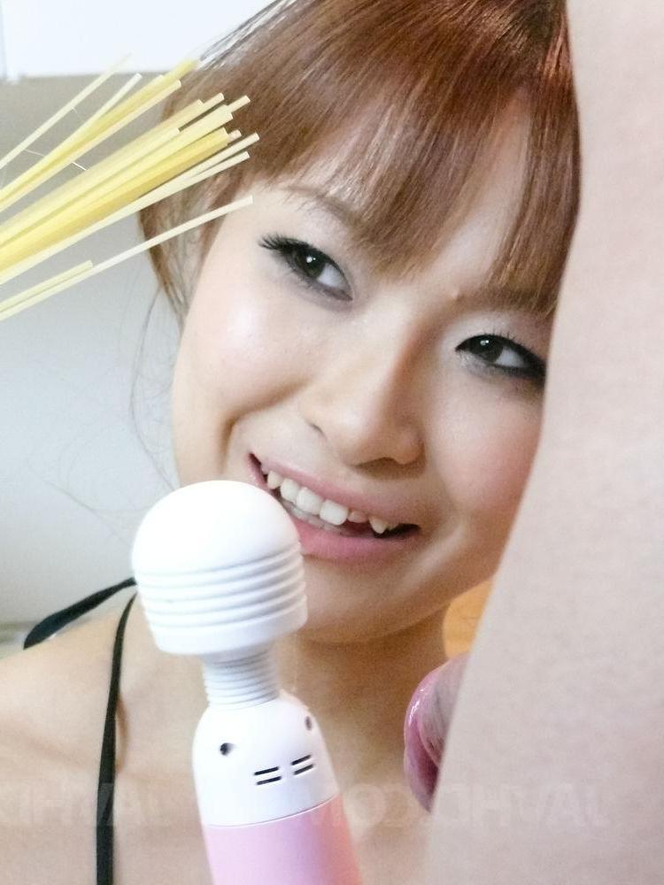 12P A adorável garota japonesa Misa Kikouden dá prazer a um pequeno pau em um biquíni