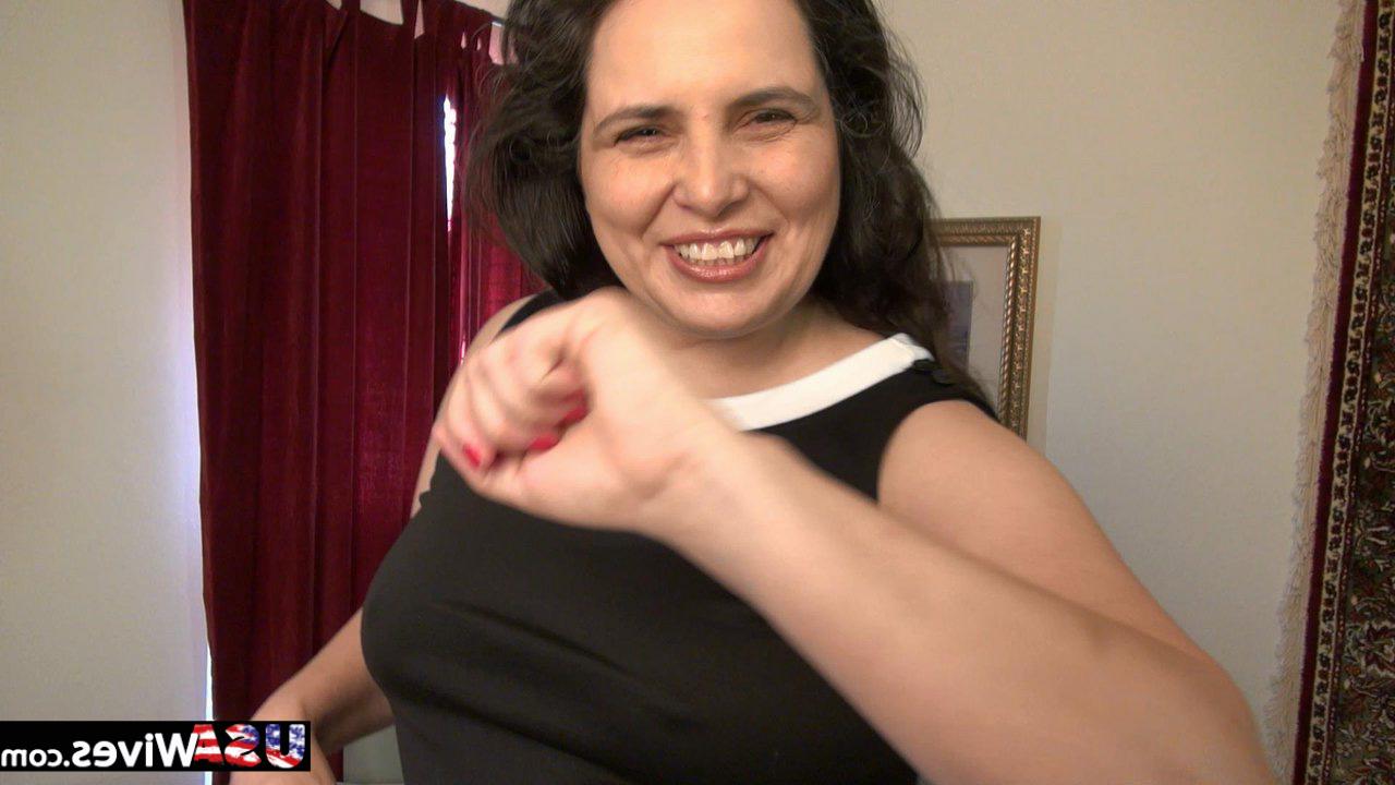 16P Charlie Fox and a bunch of other older ladies disrobe to masturbate