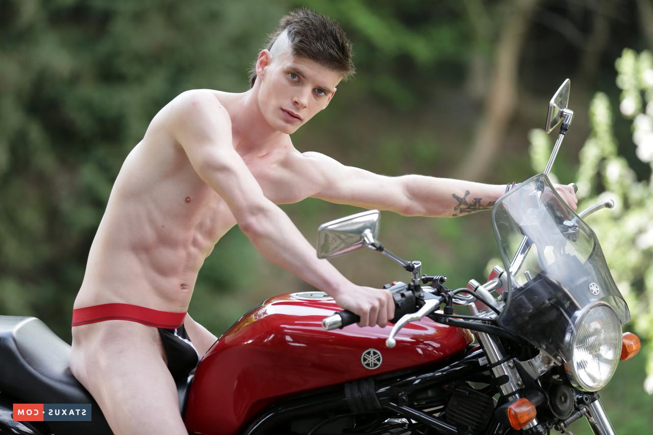 20P Handsome gay bikers Alexander Dorch & Shane Hirch fucking hard outdoors