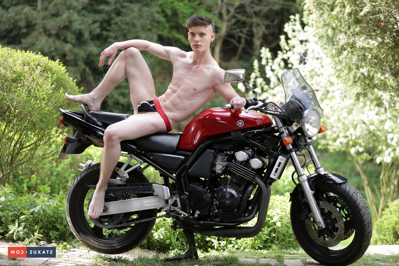 20P Handsome gay bikers Alexander Dorch & Shane Hirch fucking hard outdoors