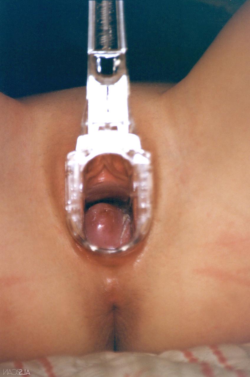 20P Amateur MILF Jana Irrova spreads her tight pussy with a speculum up close