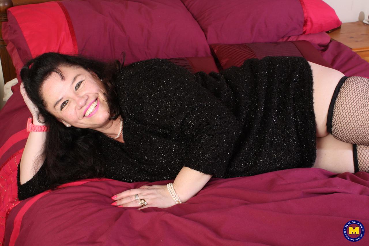 20P Smiley chubby woman Crystal spreads and toys her hairy cunt up close