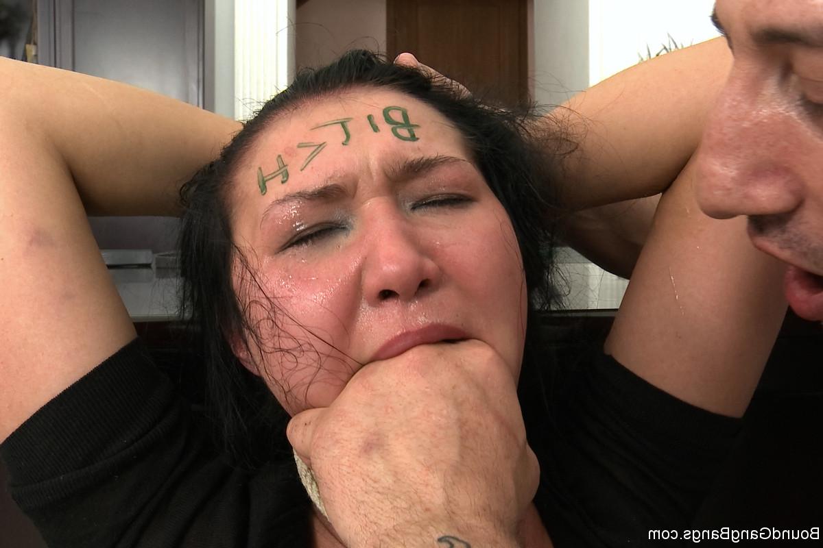 20P Submissive secretary Vanessa gets humiliated and fucked at work