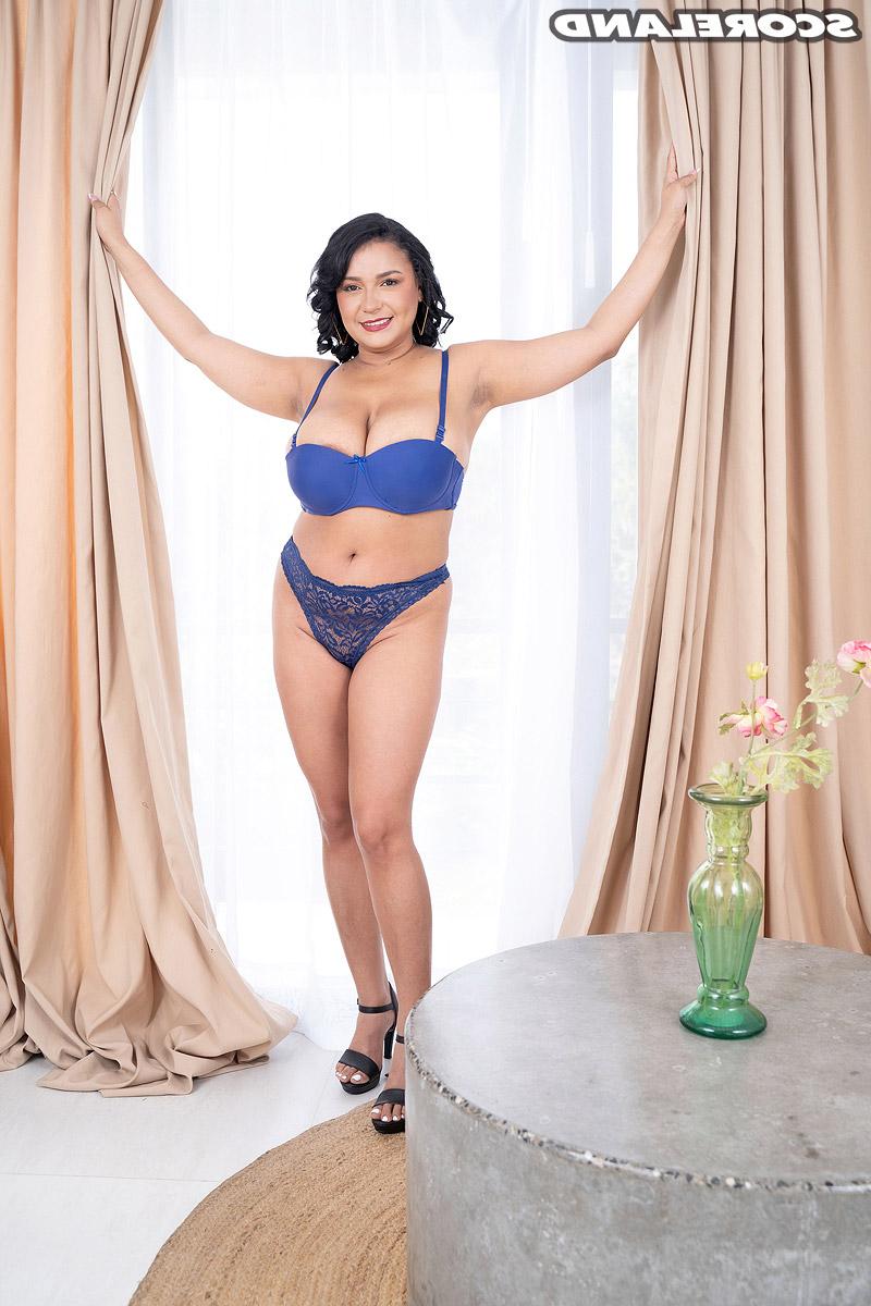 16P Chubby brunette Kim Beltran unleashes her giant boobs before dildo play