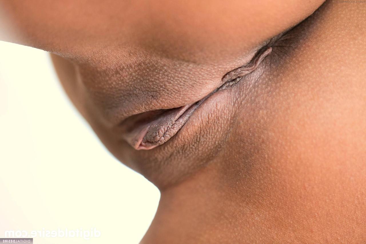 20P Charming ebony babe Anya Ivy unveils her amazing tits and fingers herself