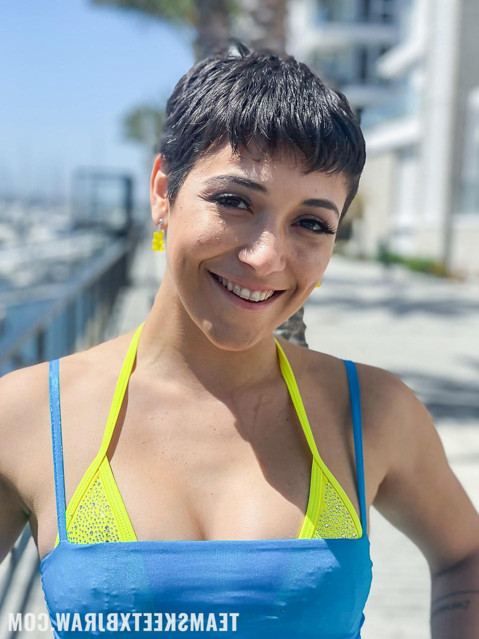 20P Hot MILF Brooklyn Gray teases in a bikini & gives her man some oral pleasure