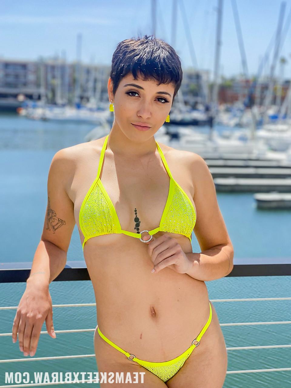20P Hot MILF Brooklyn Gray teases in a bikini & gives her man some oral pleasure