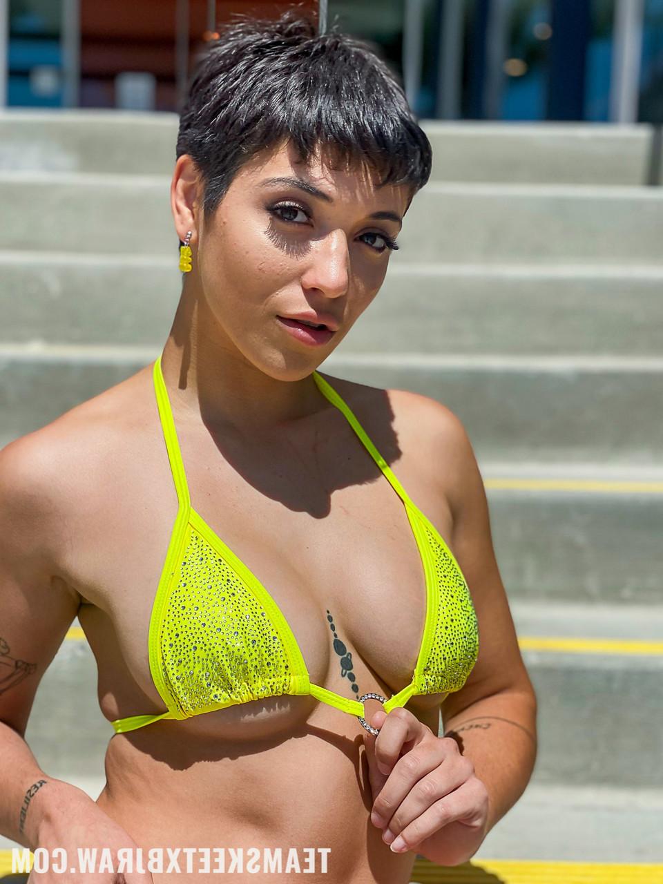 20P Hot MILF Brooklyn Gray teases in a bikini & gives her man some oral pleasure